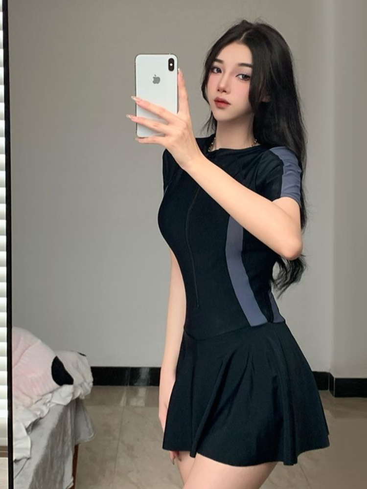 ชุดว่ายน้ำวันพีซแบบสุภาพสำหรับ - Spa & Wellness Zámeček Petrovice บทวิจารณ์และราคา